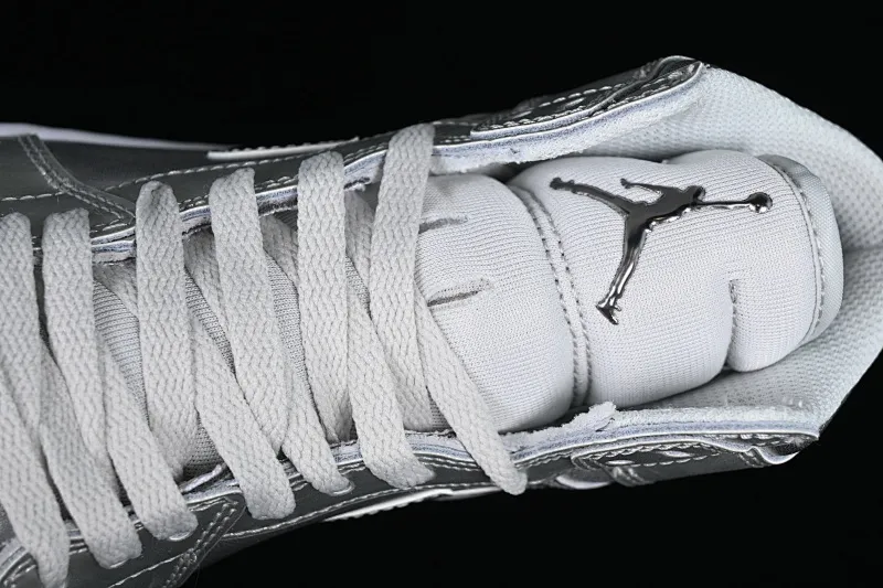 All categories Air Jordan Jordan series basketball shoes Air Jordan 1 High L version Air Jordan 1 High Golf AJ1 Joe 1 golf joint silver high-top basketball shoes FD6815-001